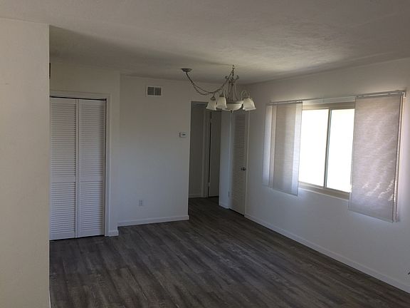 4th image of 7145 La Jolla Blvd