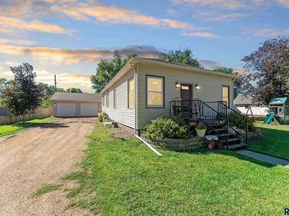 208 S Madison St, Humboldt, SD 57035