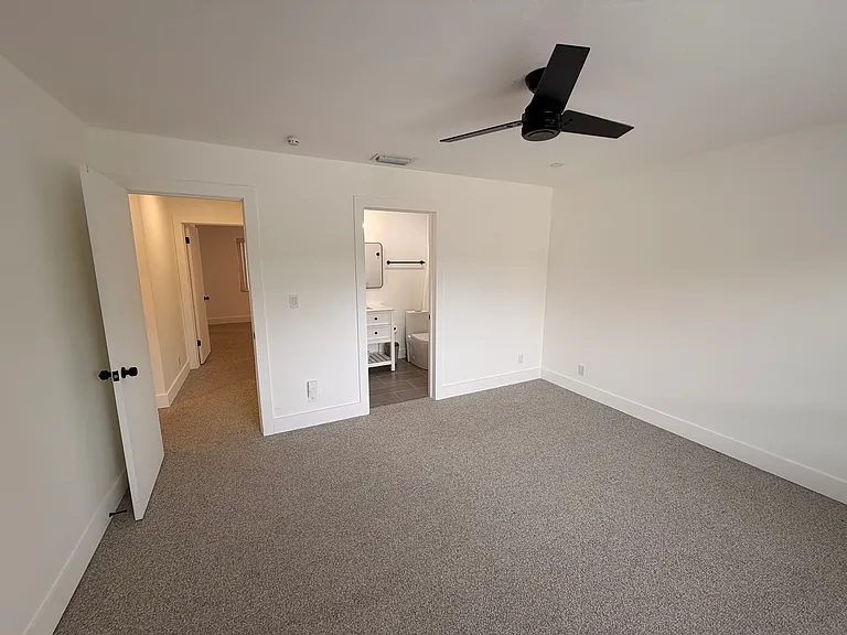 604 NE 9th Ave #3 — Photo 29