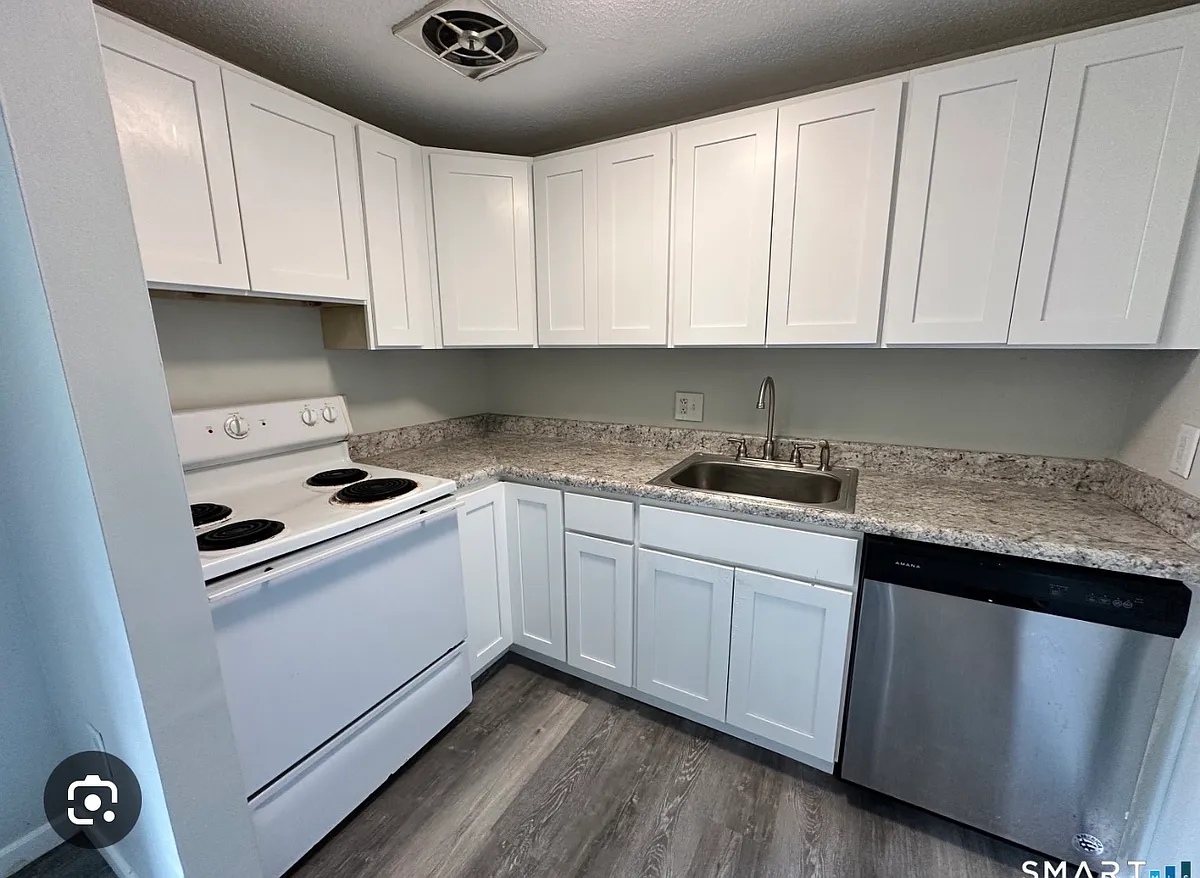 Building Photo - 13 Burgundy Hill Ln