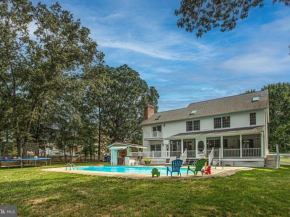 3rd image of 1011 Suffolk Dr