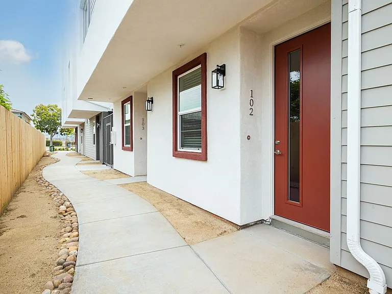 Raintree Court — Photo 21