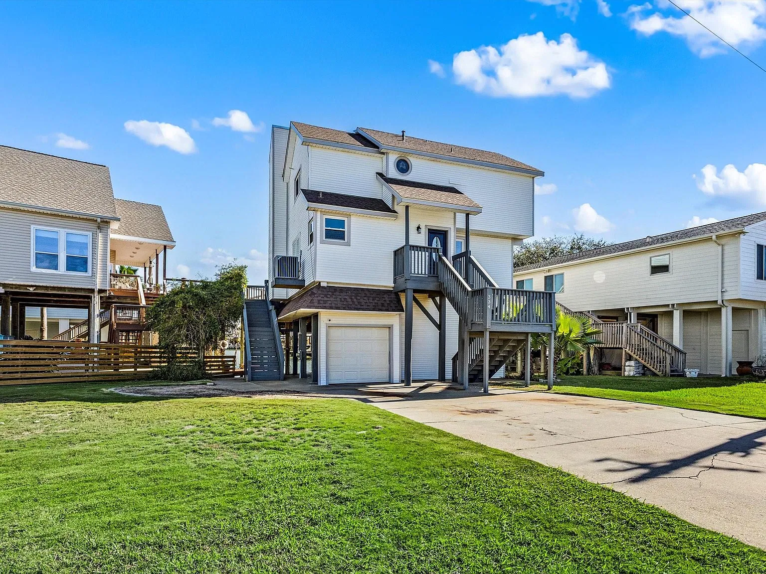 3 bed, 2.0 bath, 1304 sqft, $3,250 — Photo 3