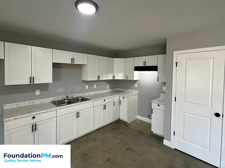 555 Monteagle Dr — Photo 3
