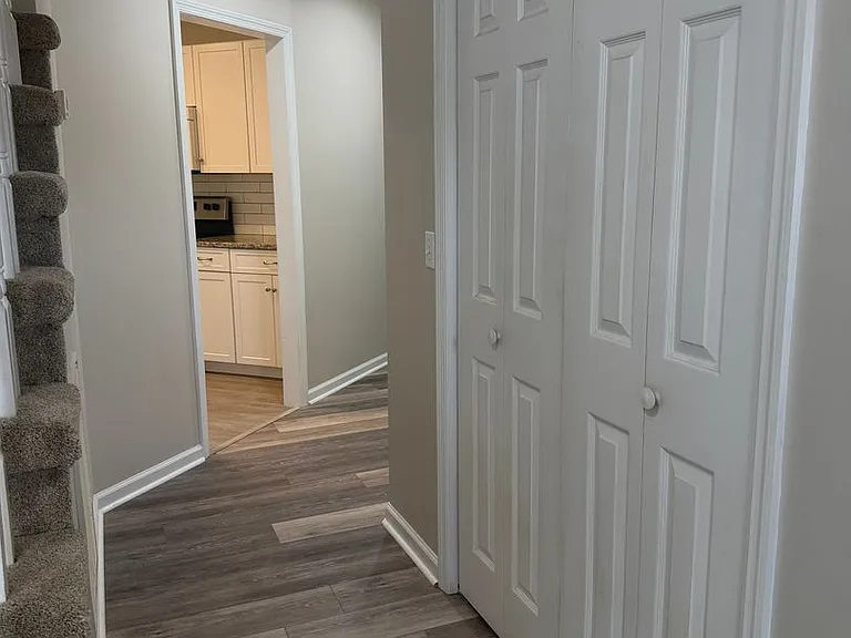 8900 Fox Glen Dr — Photo 24