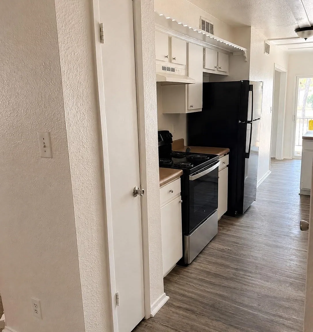 3 bed, 2.0 bath, 1373 sqft, $1,525 — Photo 4