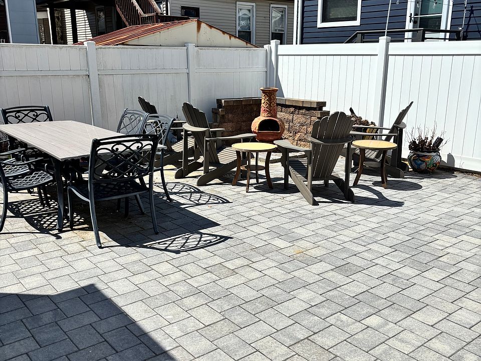 1st image of 1004 Heck St