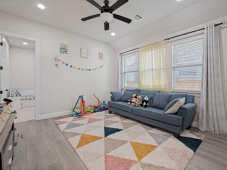 15807 Thorn Apple Rd — Photo 11