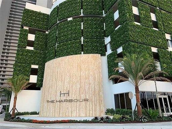 4th image of 16385 Biscayne Blvd Unit 2021