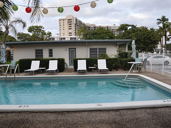 3rd image of 4629 El Mar Dr APT 11