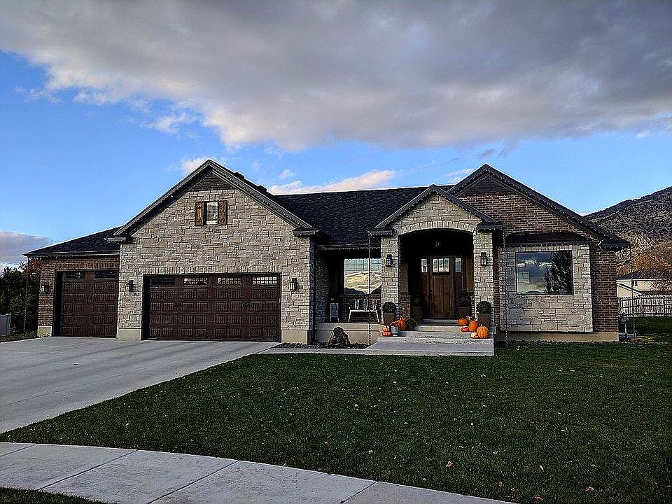 2nd image of 393 Edgehill Cir