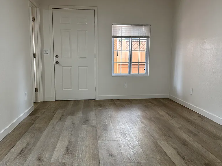 5066 Voltaire St #3 — Photo 11
