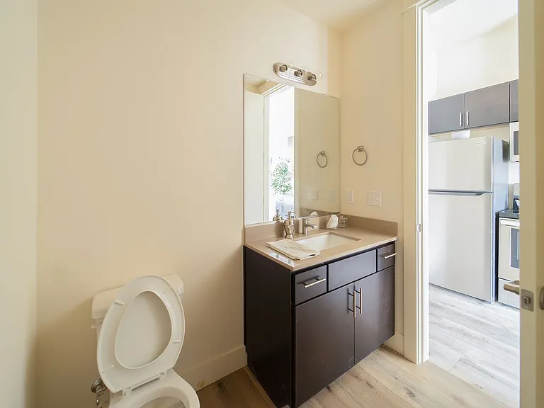 Capitol Hill Apartments — Photo 9
