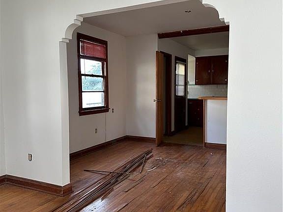 2nd image of 715-17 N Woodlawn St