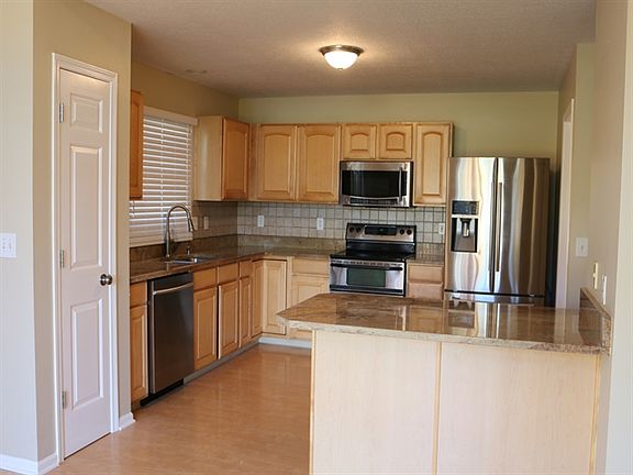 3rd image of 1855 Woodside Dr