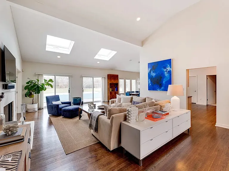 83 Mill Creek Close — Photo 2