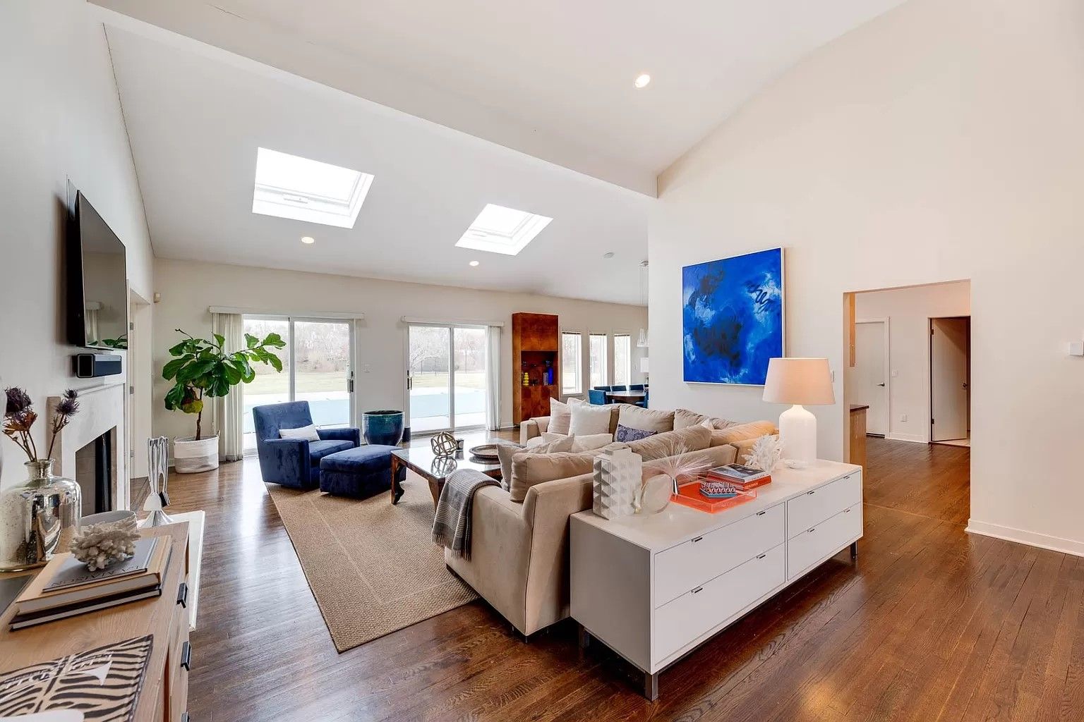  Living Room (new furniture not shown)