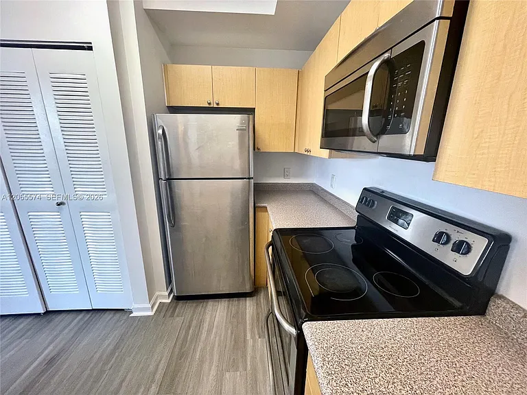 1919 Van Buren St #818A — Photo 5
