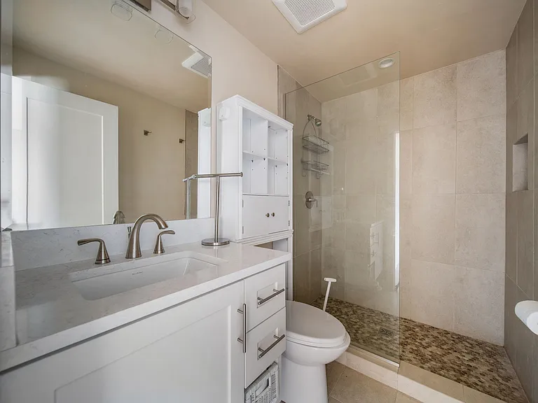 410 W 6th St — Photo 10