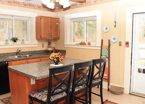 5th image of 73 E Oneida St
