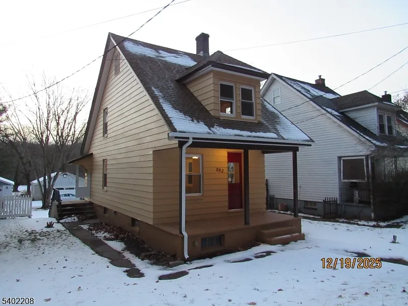 2 bed, 1.0 bath, $2,295 — Photo 2