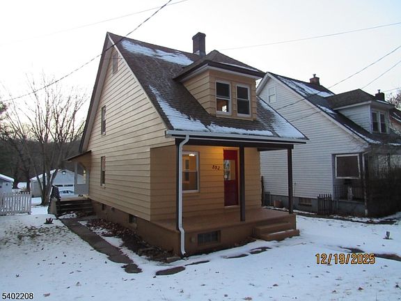 2nd image of 552 Milford Frenchtown Rd