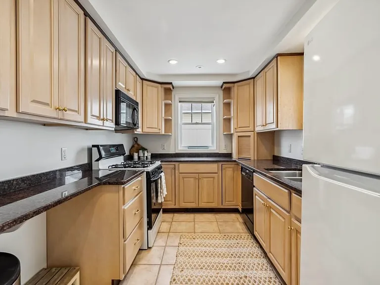 72 Plymouth St #1 — Photo 6