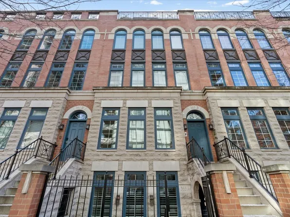 363 W Superior St #B, Chicago, IL 60654