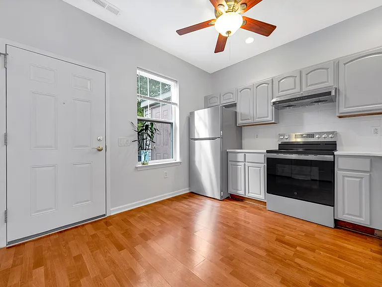 1318 Bainbridge St — Photo 7