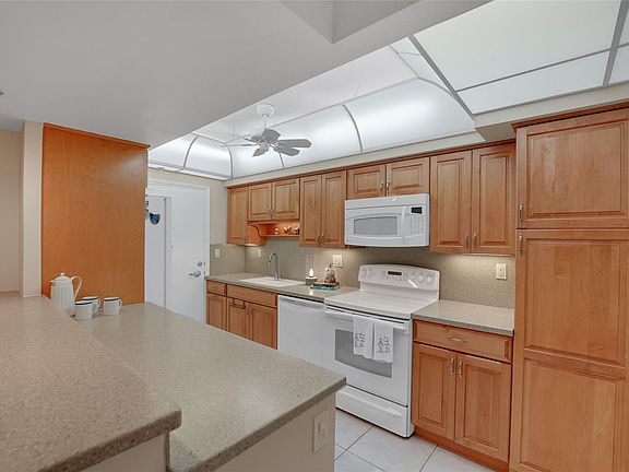 5th image of 3200 NE 36th Street #319