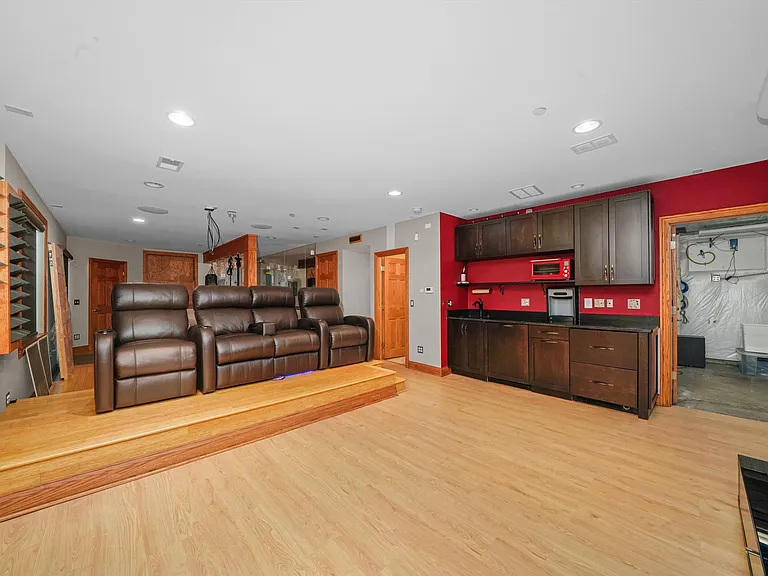 5670 Brentwood Dr — Photo 13