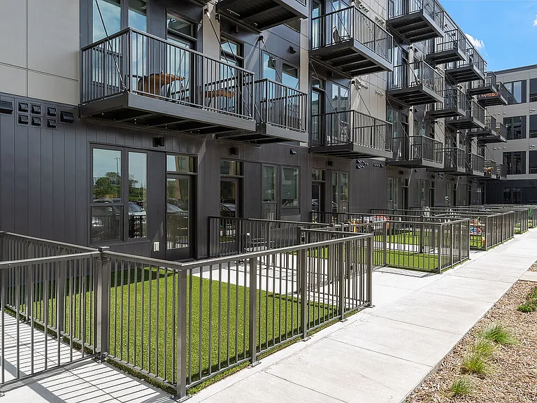 Townline Apartments — Photo 15