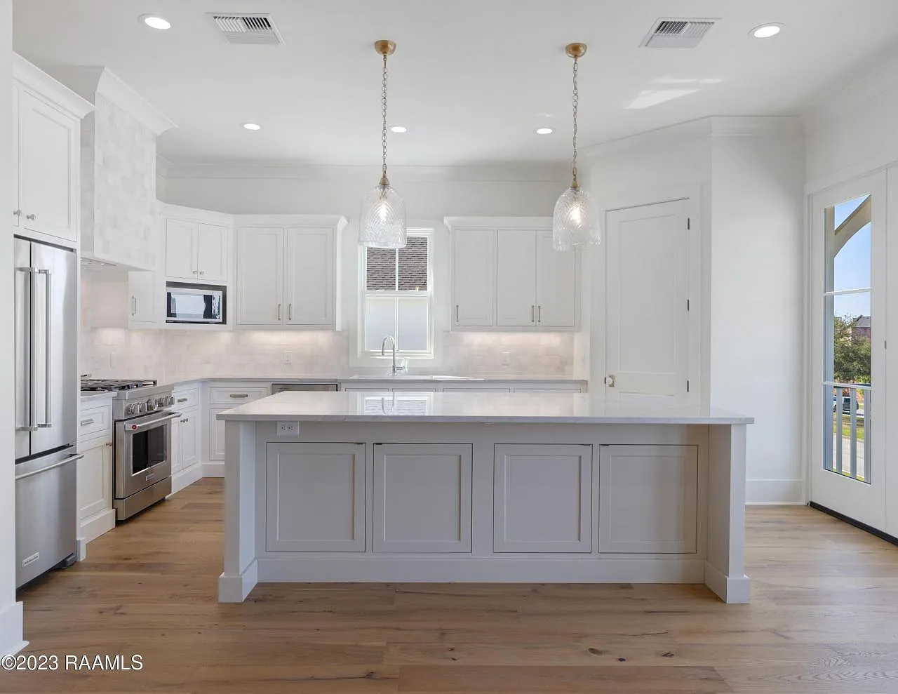 3 bed, 2550 sqft, $4,150 — Photo 3
