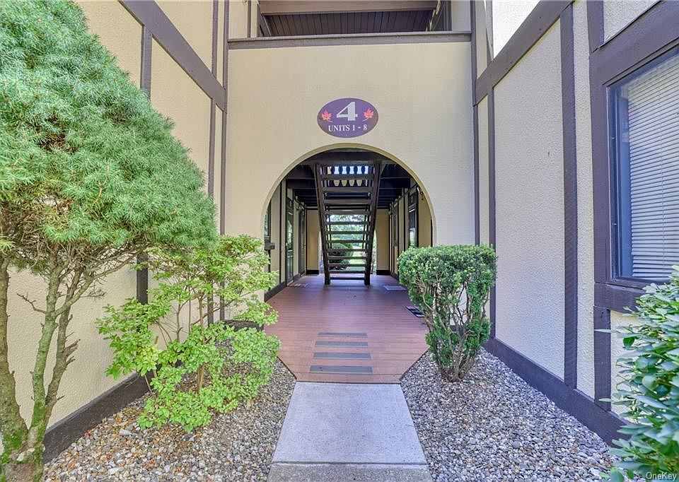1st image of 4 Loudon Dr Unit 7