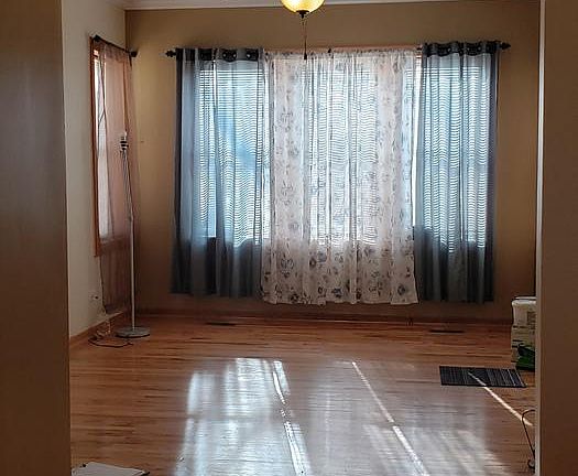 3rd image of 3816 W Le Moyne St #1E