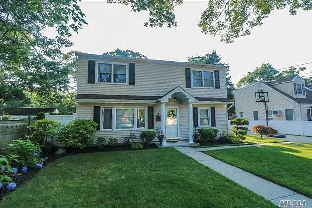 1st image of 537 Seaford Ave