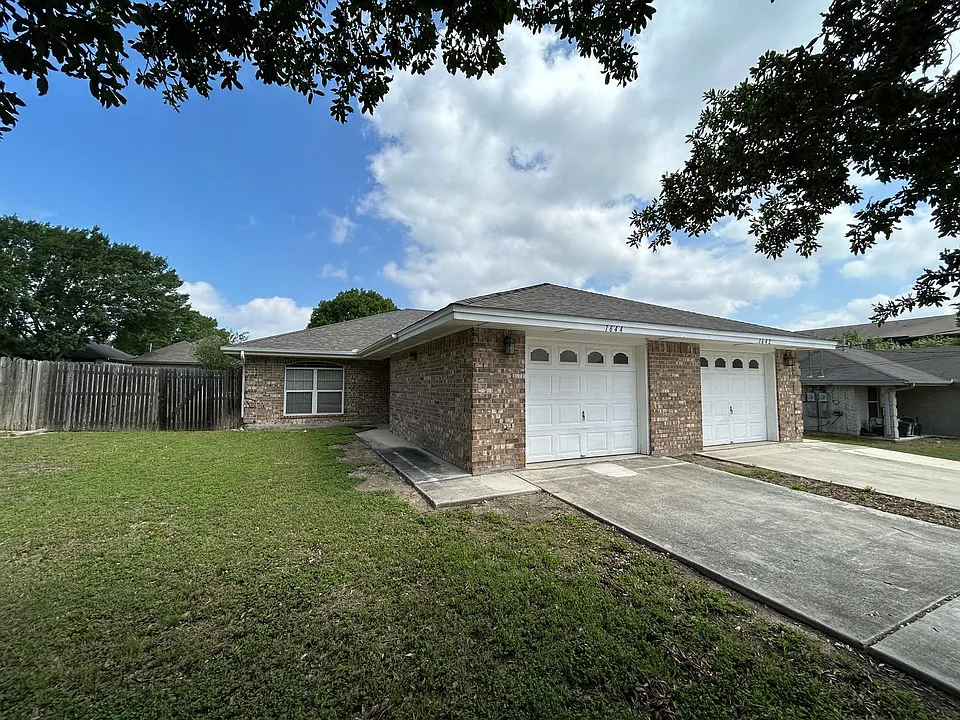 1644 W County Line Rd