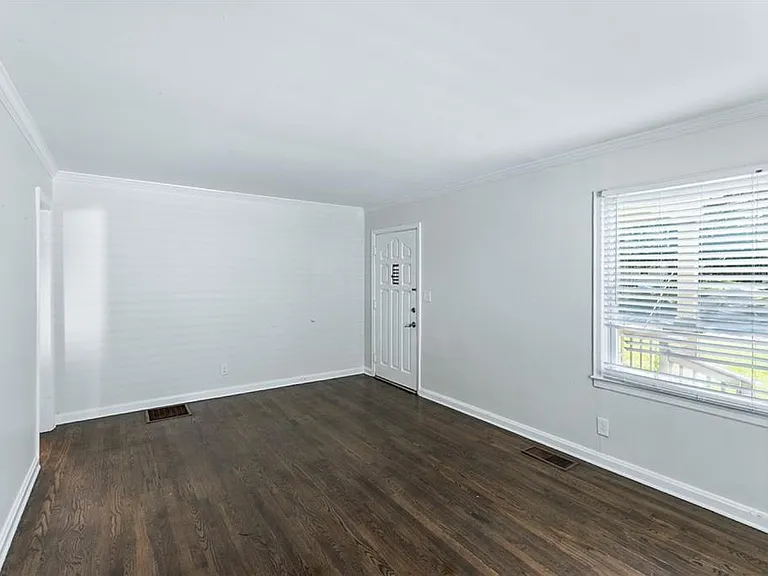 1411 Mercer Ave — Photo 13