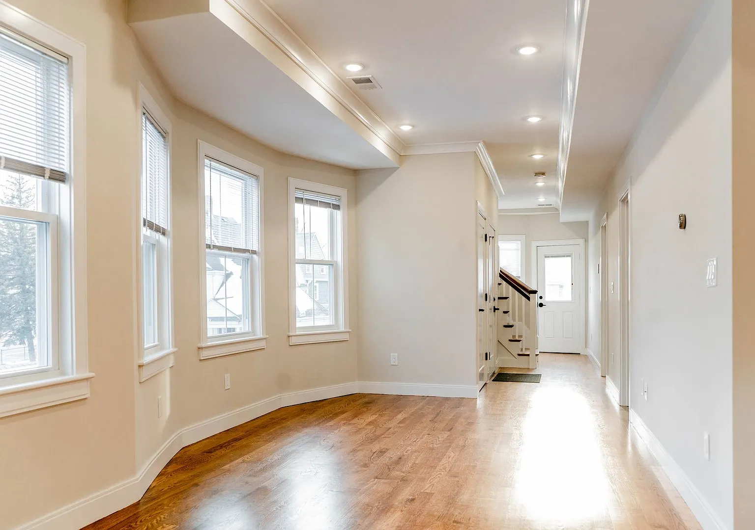 12 Falkland St — Photo 4