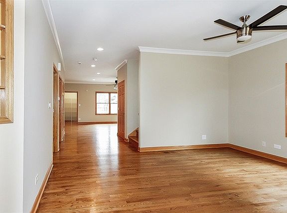 4th image of 310 W Calendar Ave