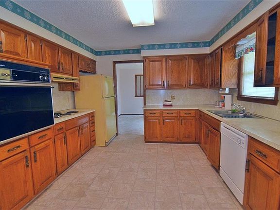3rd image of 9270 Grimes Dr