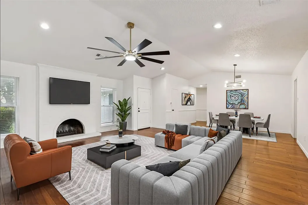 4 bed, 1924 sqft, $3,168 — Photo 3