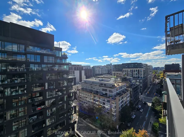 2 Augusta Ave #1304, Toronto, ON M5V 2W1