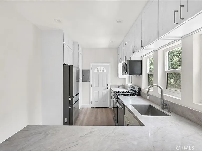 1530 N Mariposa Ave — Photo 9