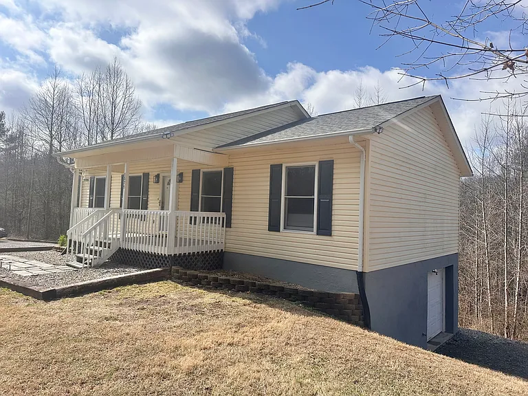 1571 Dehart Community Center Rd — Photo 2