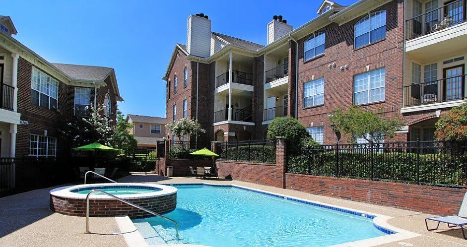 2 bed, 1345 sqft, $2,590 — Photo 3