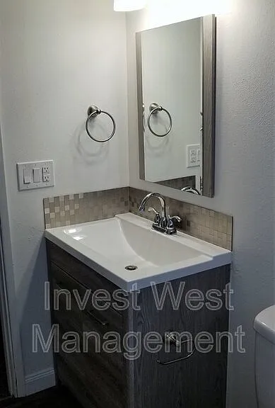 305 NE 104th Ave — Photo 22