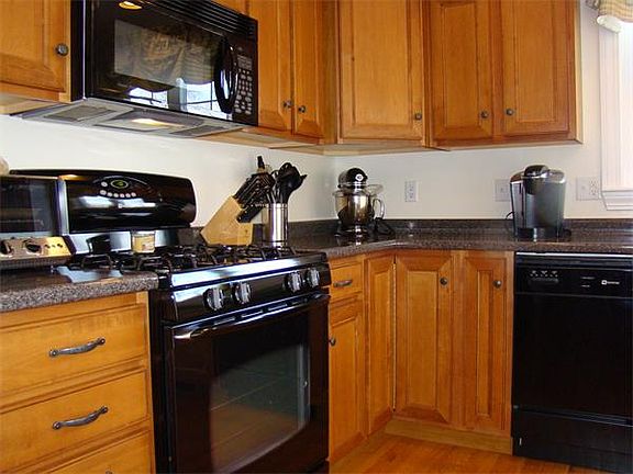 4th image of 51 Sumner St #51
