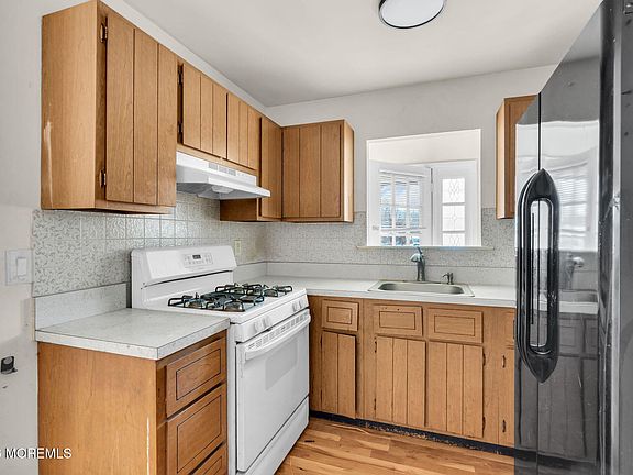 3rd image of 95 Larkspur Court