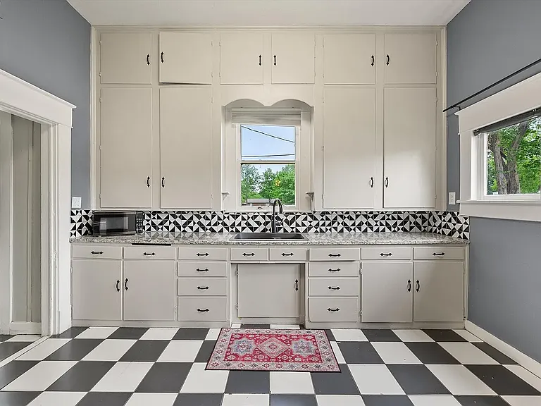 607 W Brown St — Photo 7